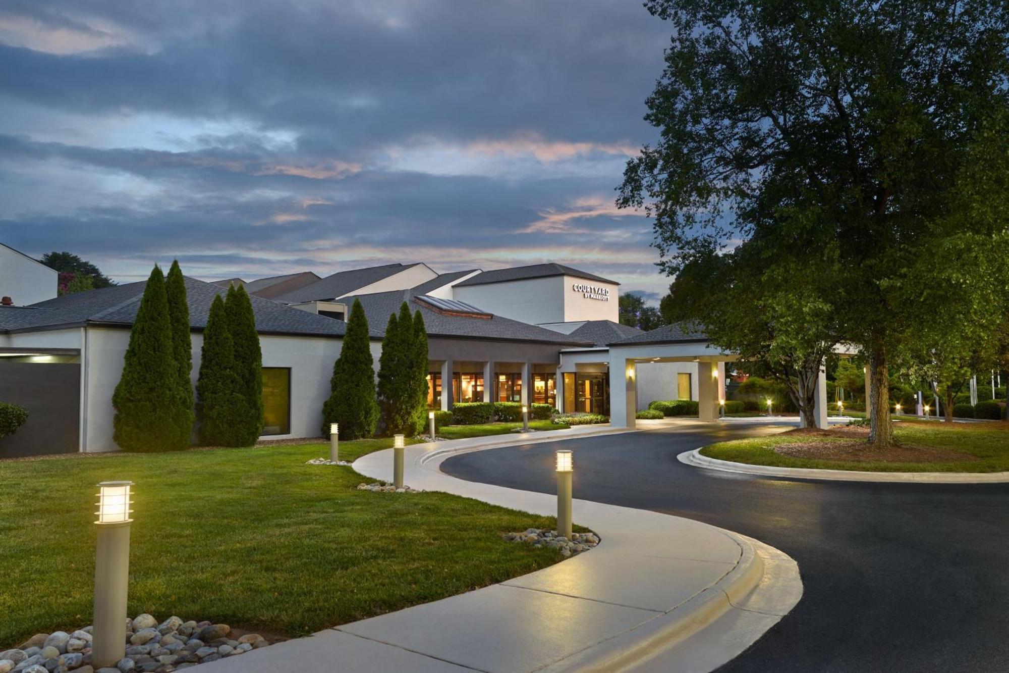 Courtyard Charlotte Arrowood Exterior foto