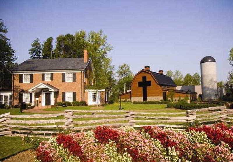 Courtyard Charlotte Arrowood Exterior foto