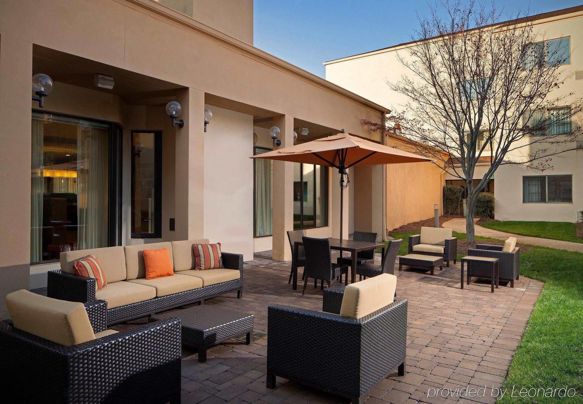 Courtyard Charlotte Arrowood Exterior foto