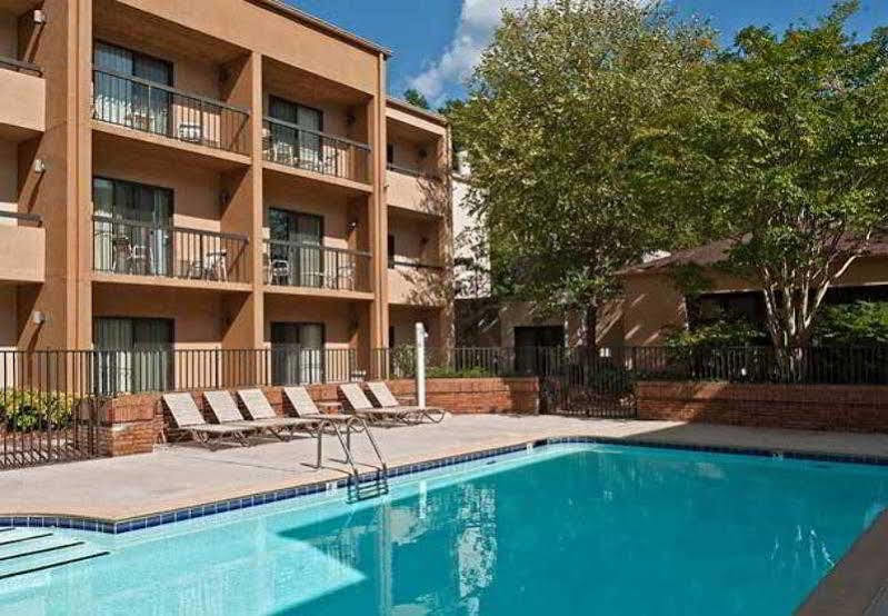 Courtyard Charlotte Arrowood Exterior foto