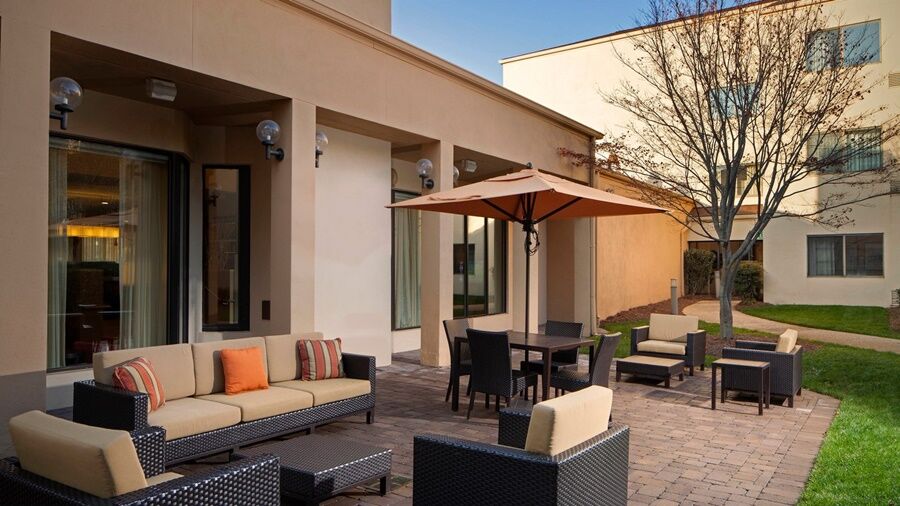 Courtyard Charlotte Arrowood Exterior foto